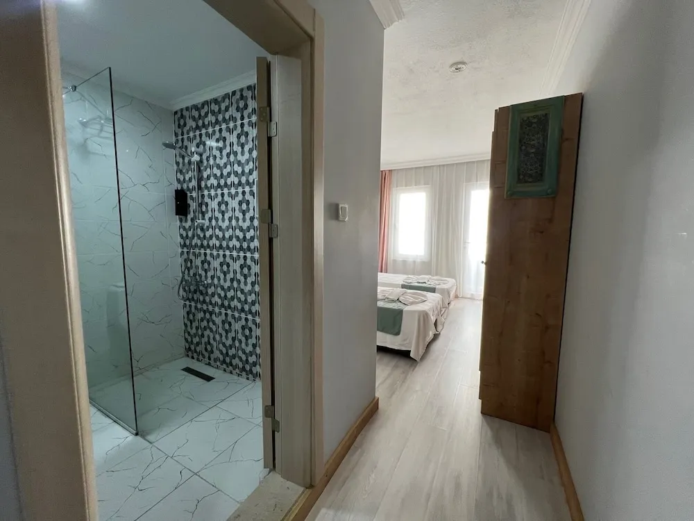 Standard Tek Büyük veya İki Ayrı Yataklı Oda