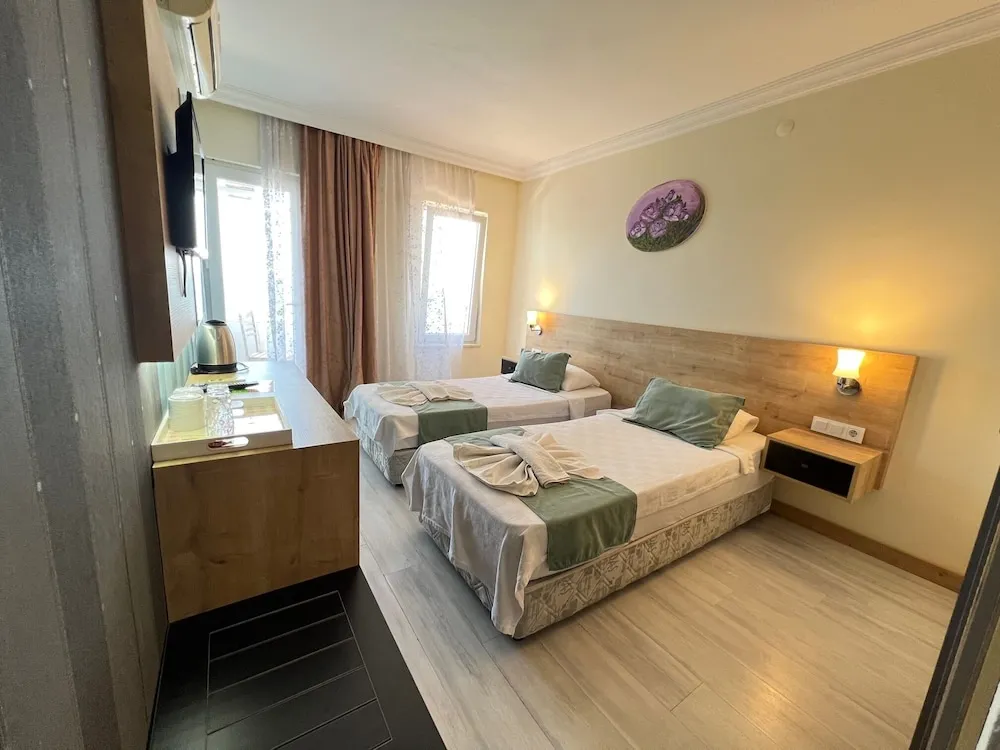 Comfort Tek Büyük veya İki Ayrı Yataklı Oda