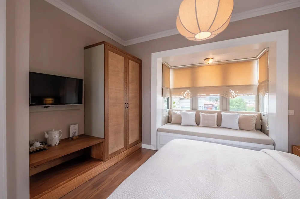 Deluxe Room ( bay window )
