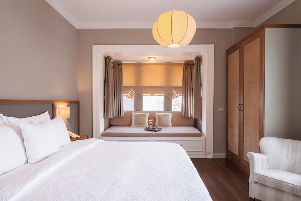 Deluxe Room ( bay window )