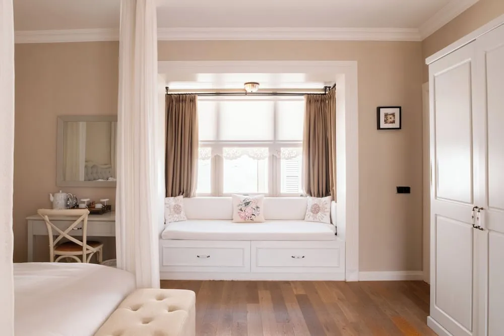 Deluxe Room ( bay window )