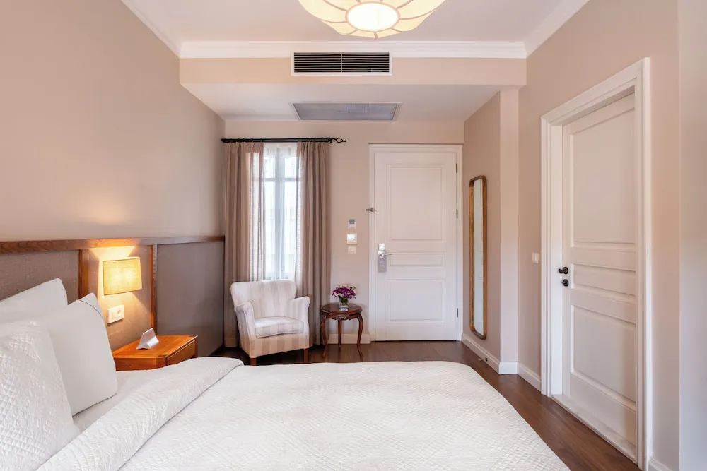 Deluxe Room ( bay window )