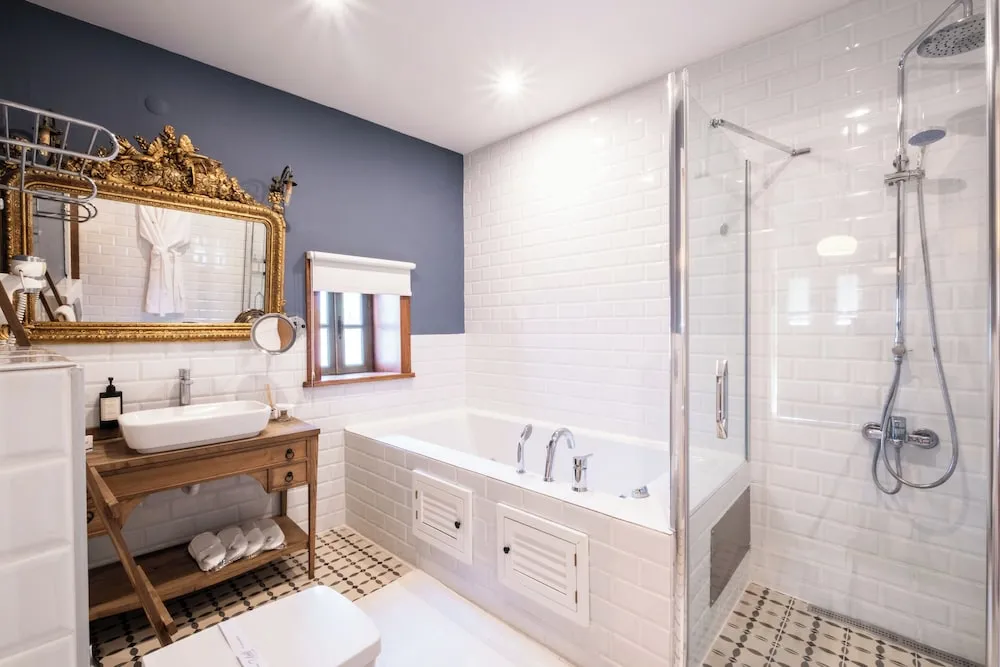 Executive Suite, 2 Bedrooms and a Bathroom with Spa Bathtube
