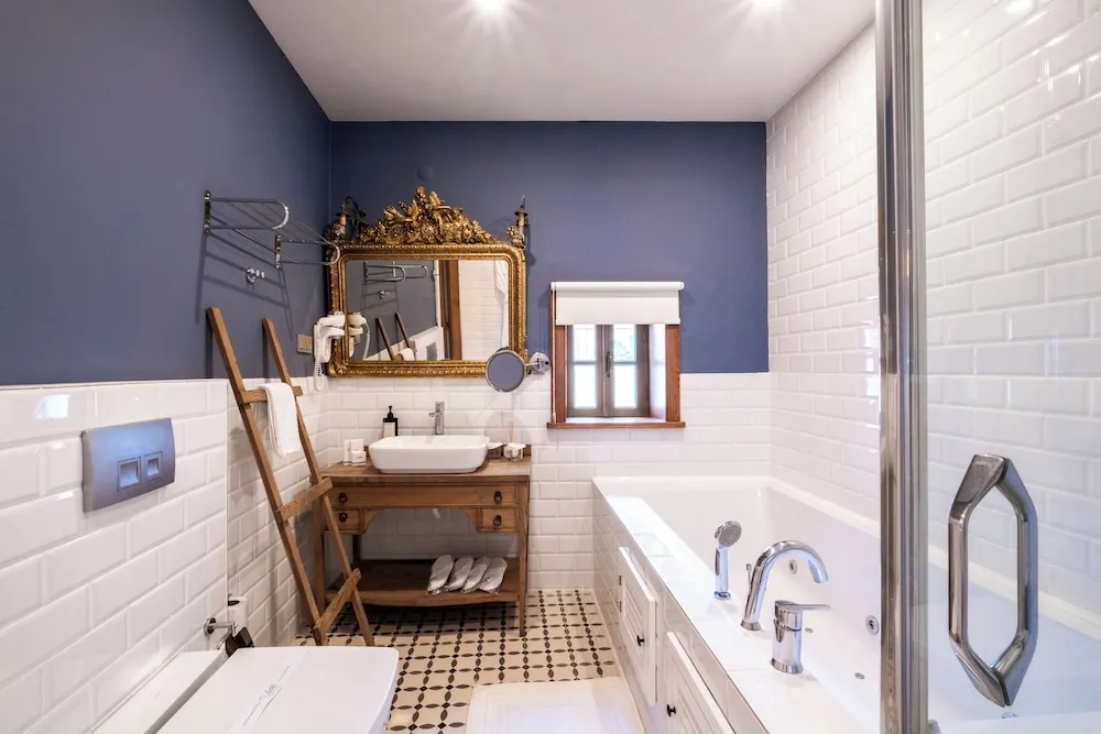 Executive Suite, 2 Bedrooms and a Bathroom with Spa Bathtube