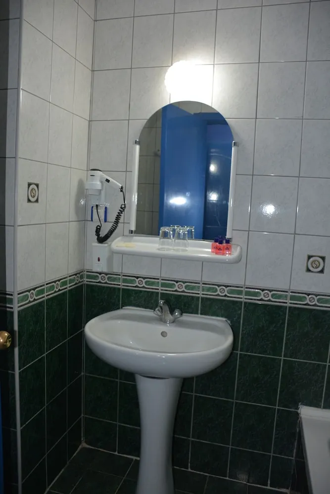 Standard Büyük Yataklı Tek Kişilik Oda