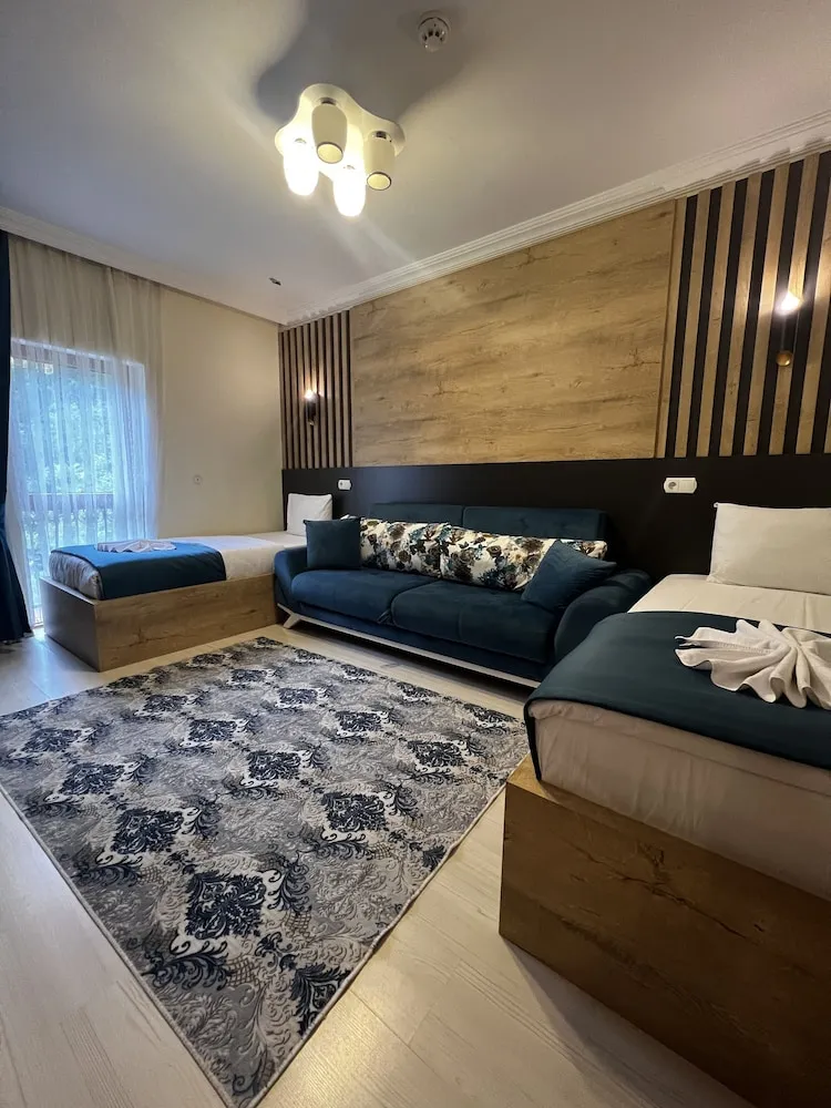Dört Kişilik Oda, Dağ Manzaralı