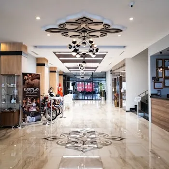 Karpalas City Hotel & Spa
