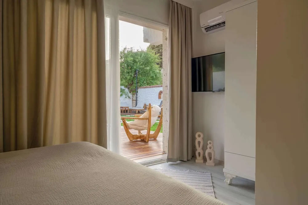 Tek Büyük Yataklı Oda, Havuz Kullanımı