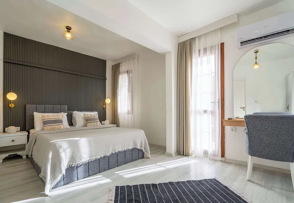 Deluxe Oda, Havuz Manzaralı