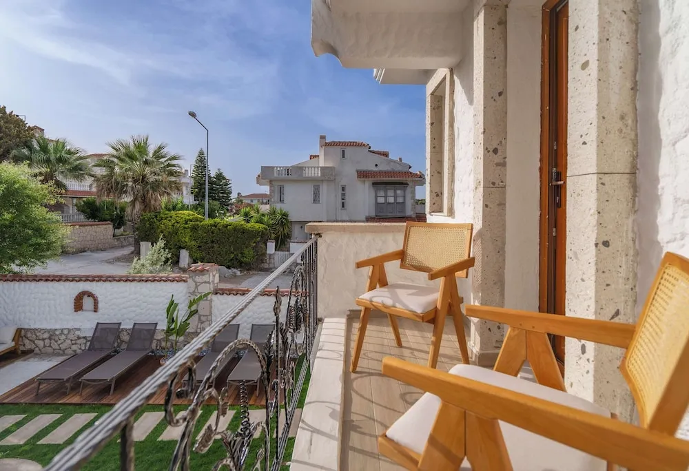 Deluxe Oda, Havuz Manzaralı