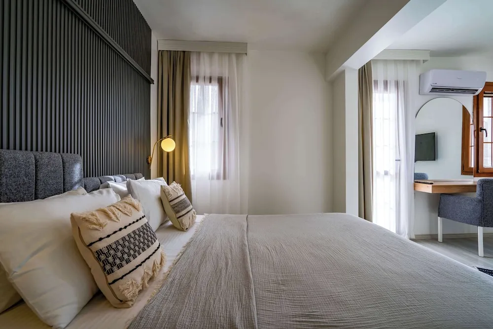 Deluxe Oda, Havuz Manzaralı