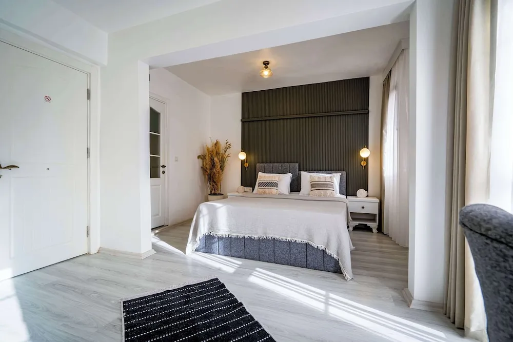 Deluxe Oda, Havuz Manzaralı