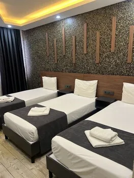Luna Hotel