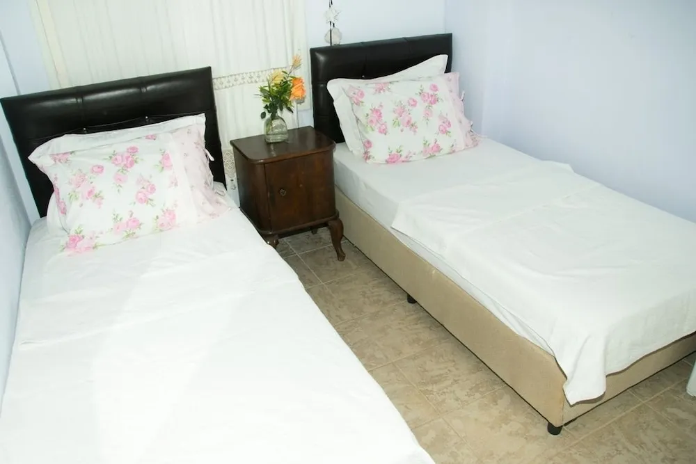 Economy Dört Kişilik Oda, Ortak Banyo