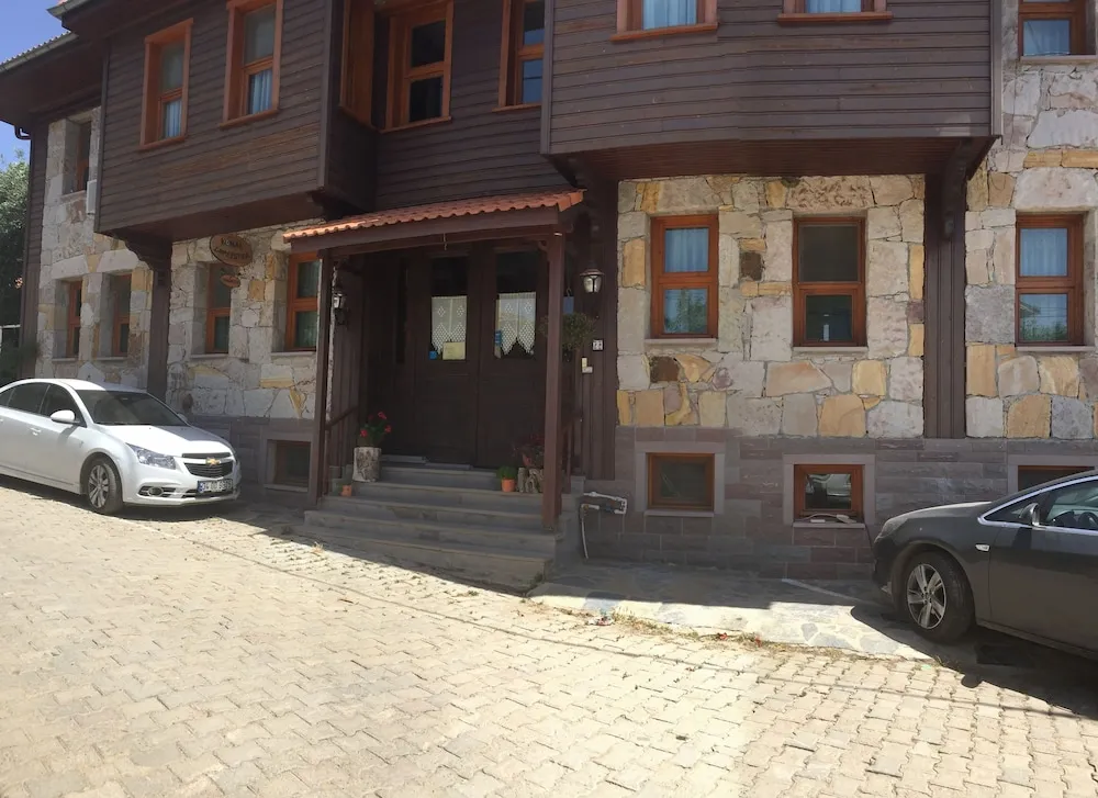 Konak Lapeistra Hotel