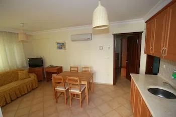 Sea Breeze Hotel & Apartments