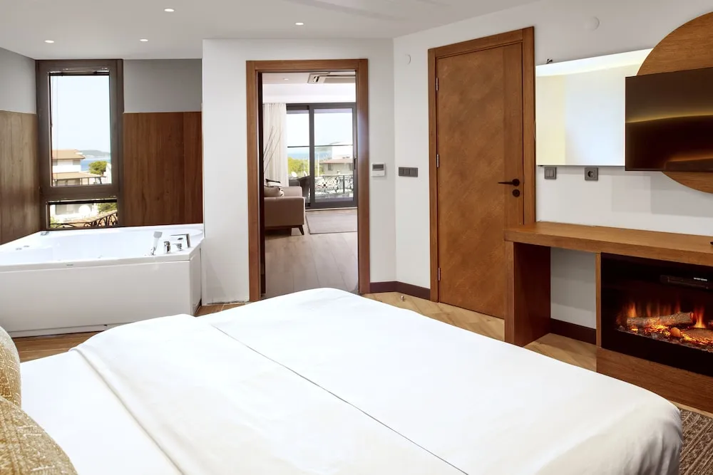 Vourla Suite Room