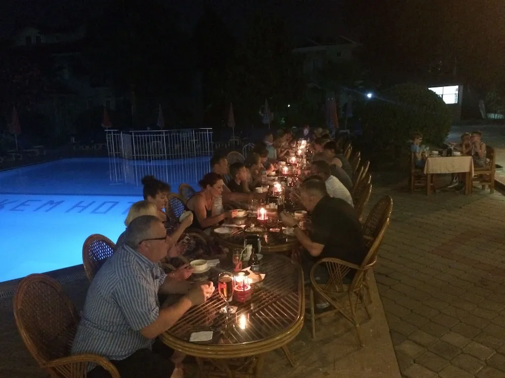 Açık havada yemek servisi