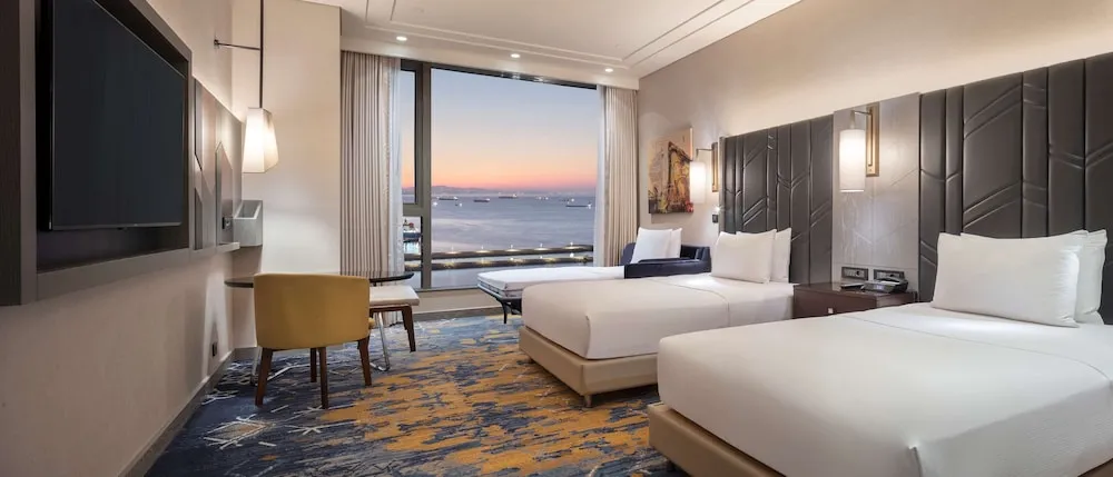 Twin Deluxe Room with Sea View