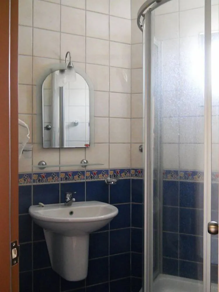 Standard Üç Kişilik Oda