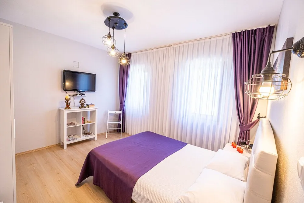 Comfort Tek Büyük Yataklı Oda