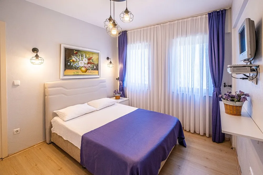 Comfort Tek Büyük Yataklı Oda