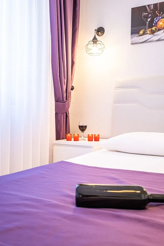 Comfort Tek Büyük Yataklı Oda
