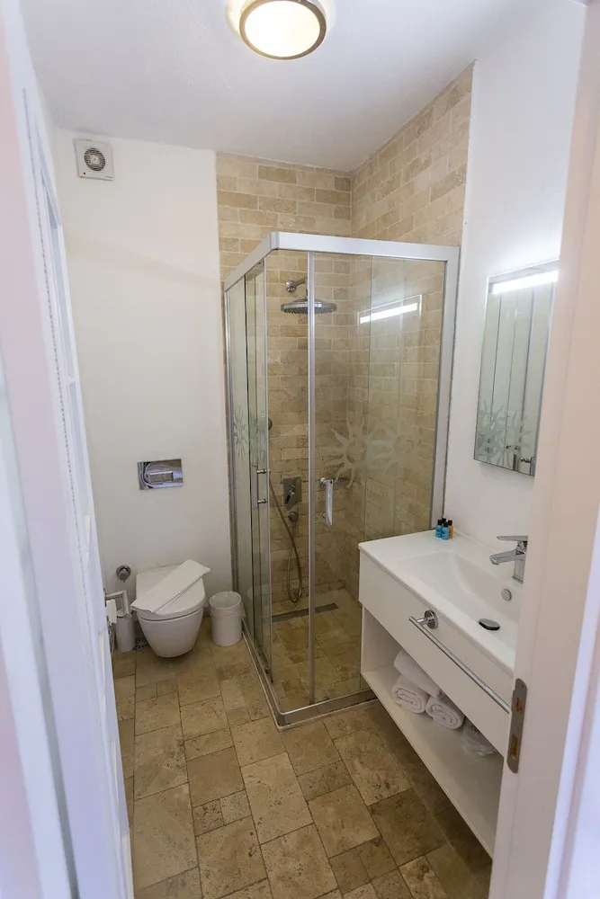 Standard Tek Büyük veya İki Ayrı Yataklı Oda