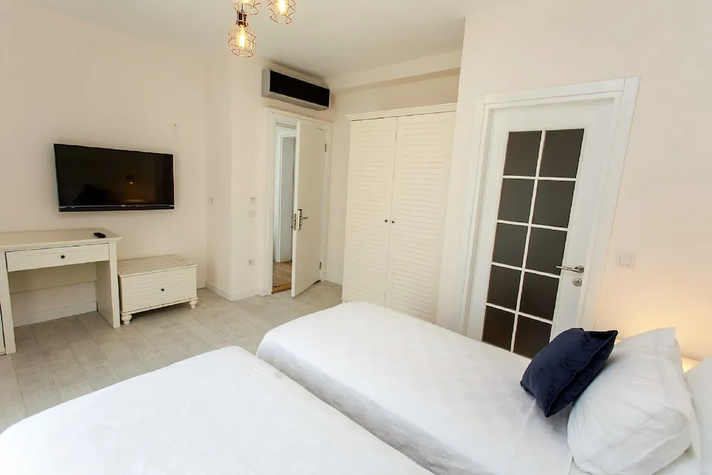 Standard Tek Büyük veya İki Ayrı Yataklı Oda