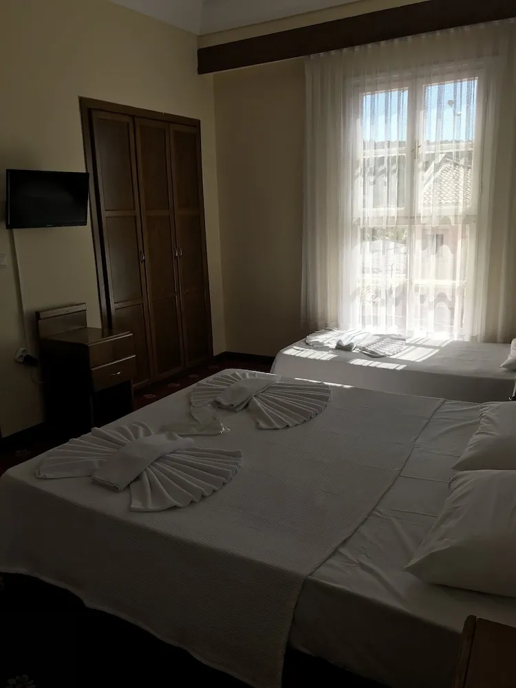 Standard Tek Büyük veya İki Ayrı Yataklı Oda