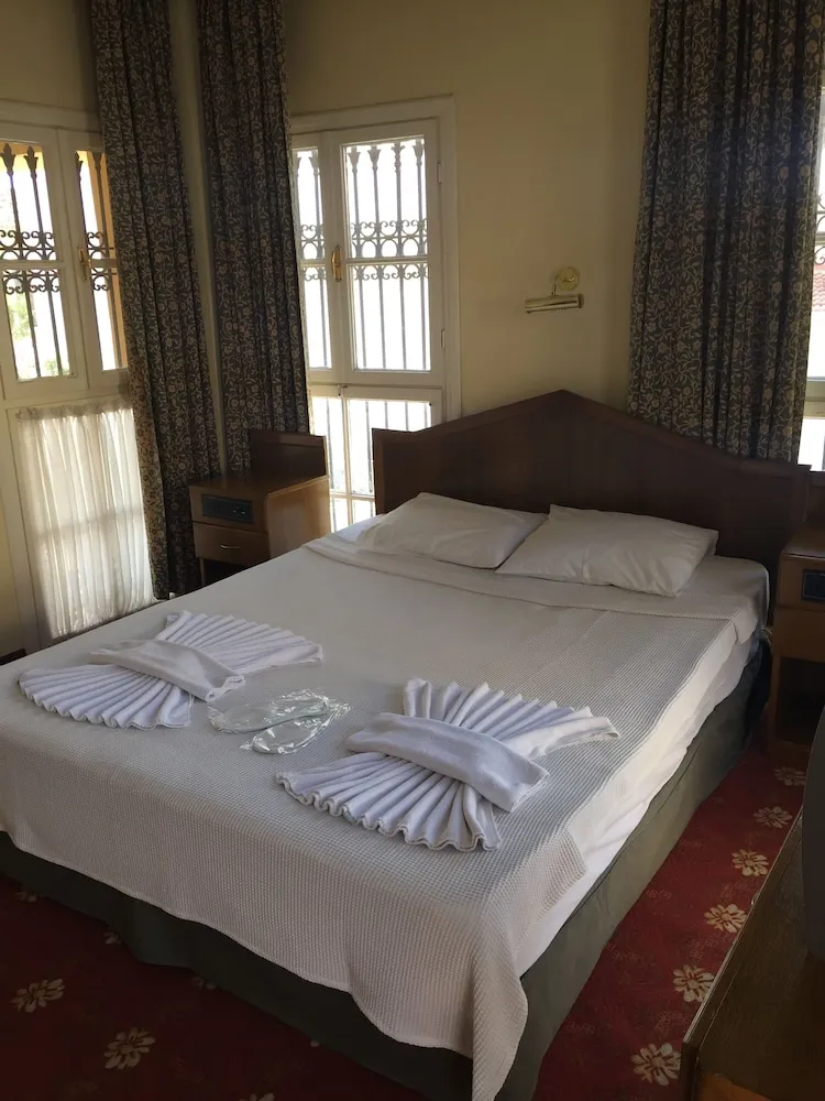 Standard Tek Büyük veya İki Ayrı Yataklı Oda