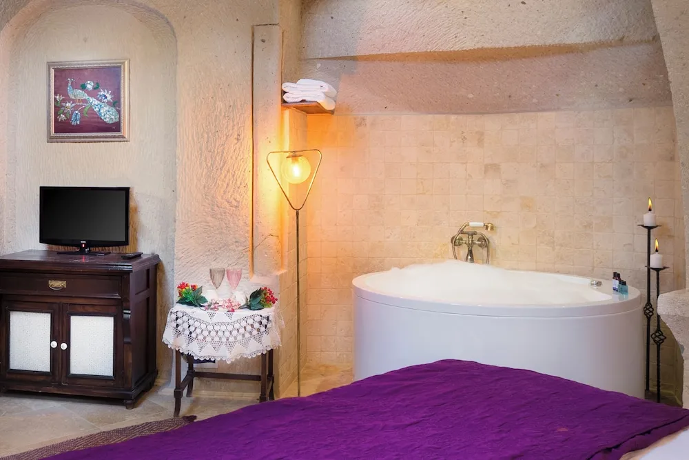 Eflatun Honeymoon Süit