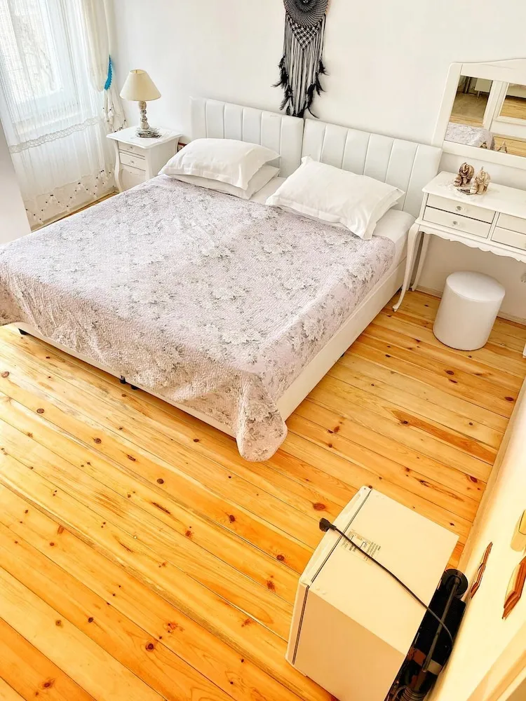 Deluxe Tek Büyük Yatakli Oda 101