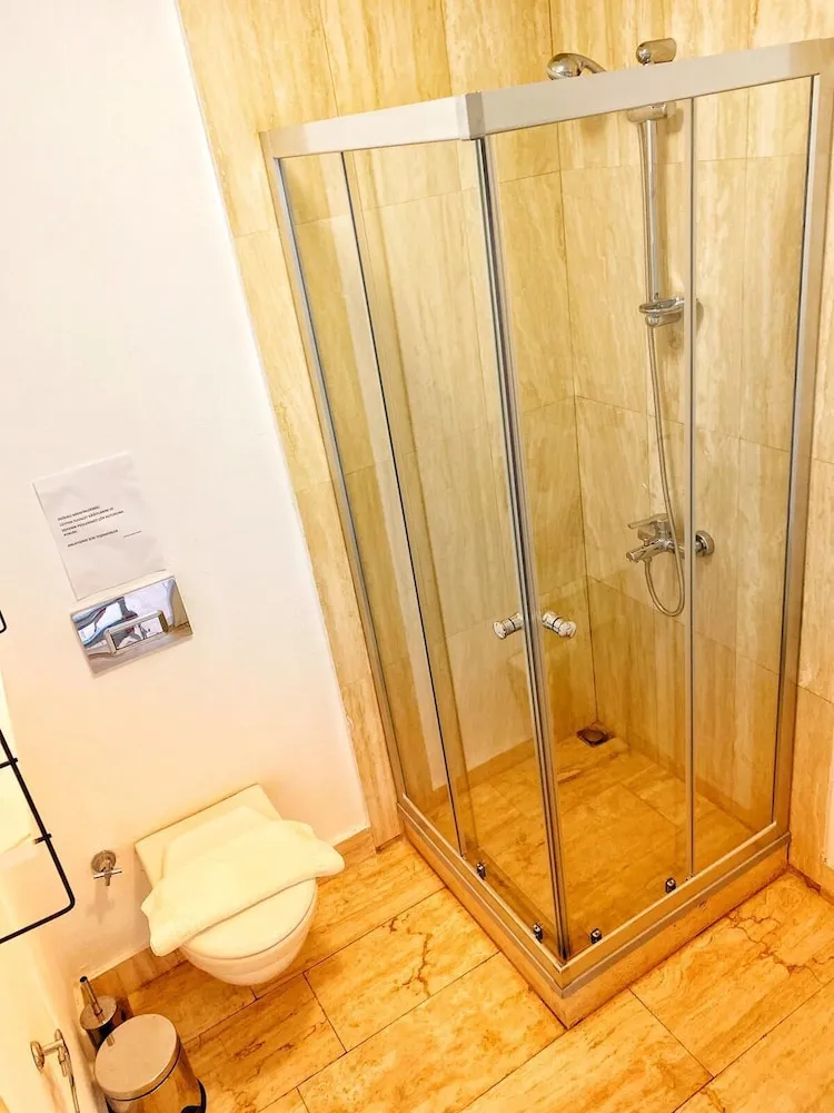 Deluxe Tek Büyük Yatakli Oda 101