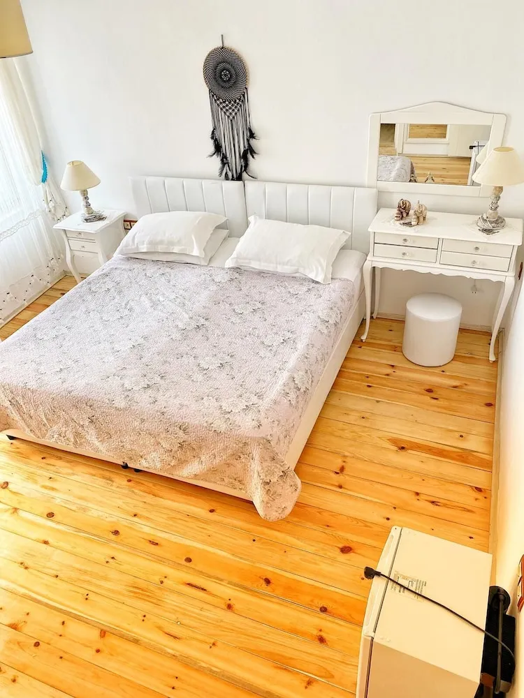 Deluxe Tek Büyük Yatakli Oda 101