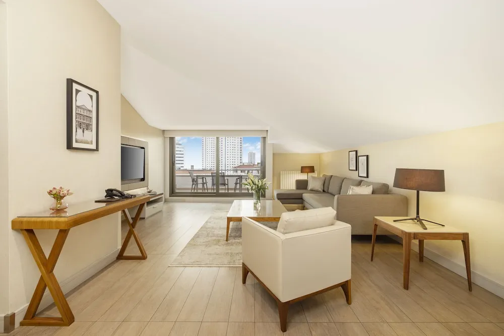 Çatı Katı (Loft), 2 Yatak Odası, Teras, Şehir Manzaralı