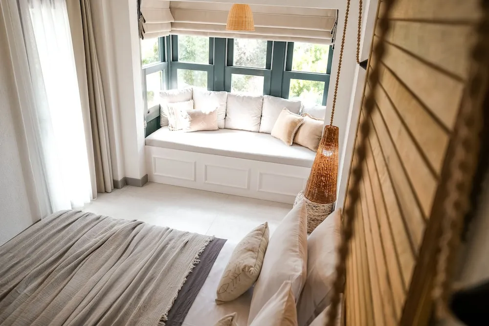 Comfort Üç Kişilik Oda, Havuz Manzaralı