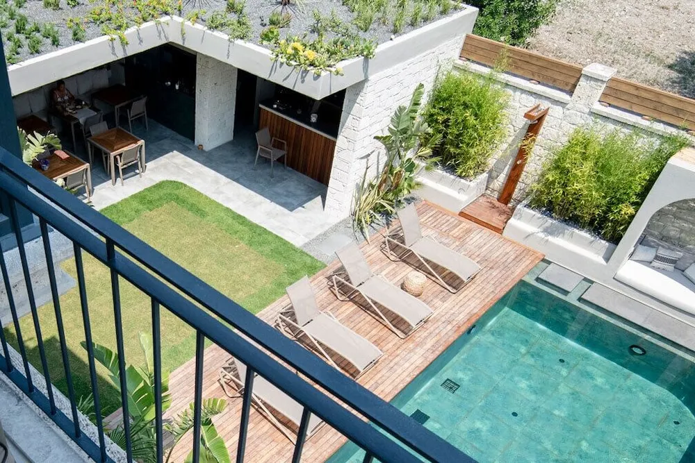 Comfort Üç Kişilik Oda, Havuz Manzaralı