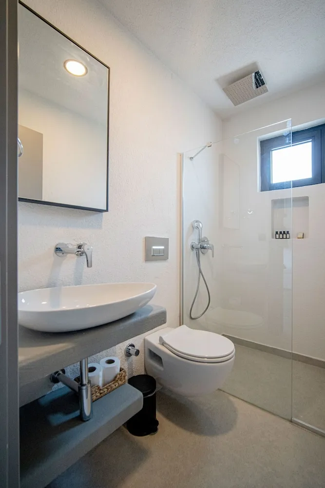 Comfort Üç Kişilik Oda, Havuz Manzaralı