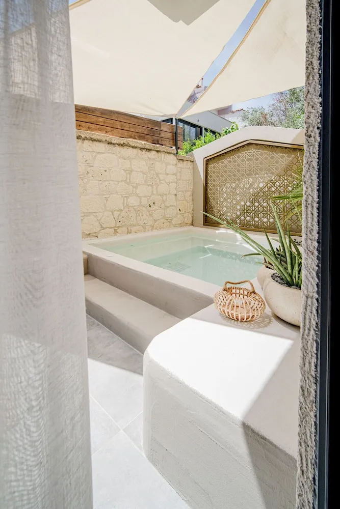 Stüdyo Süit, Kişiye Özel Havuzlu, Havuz Manzaralı