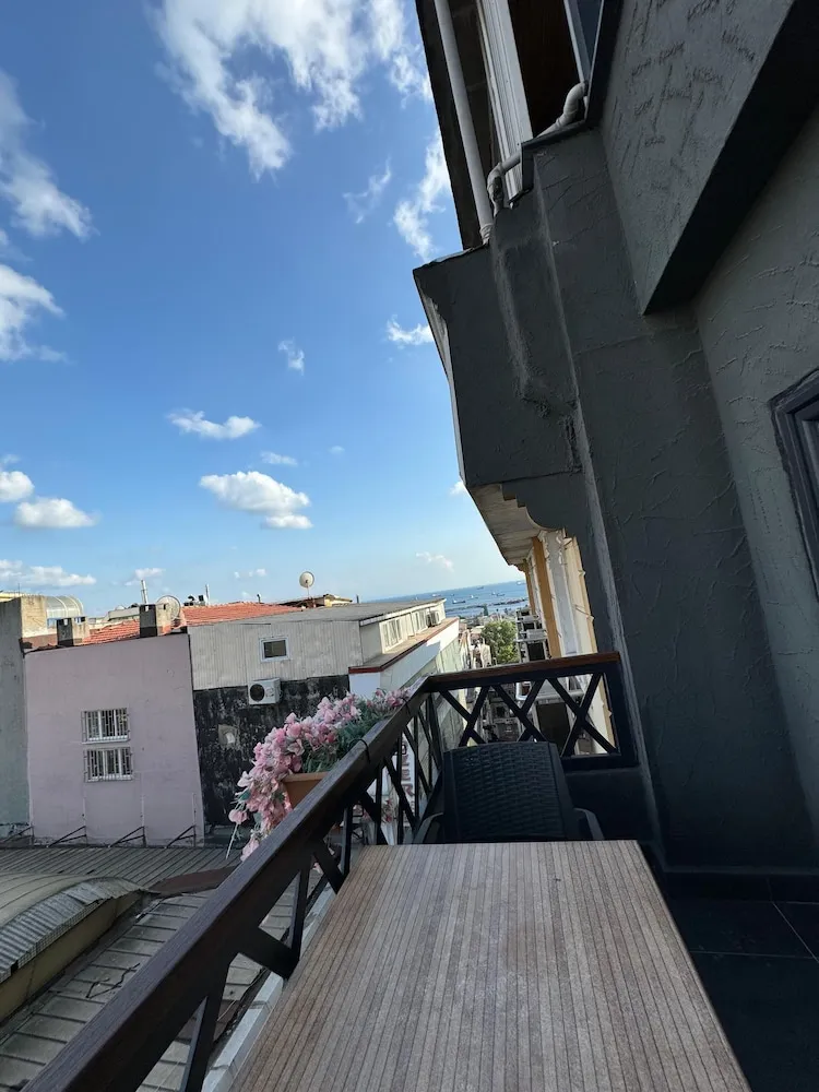 Süit, Balkon