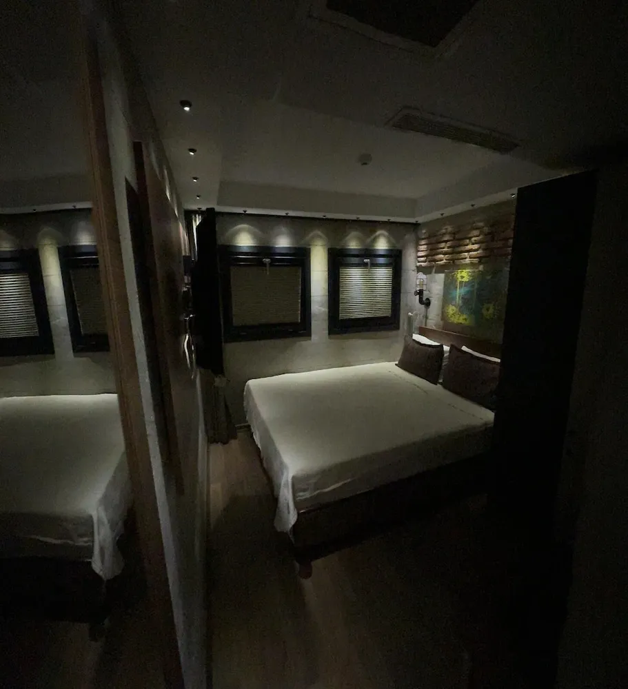 Single Room (Without Window)