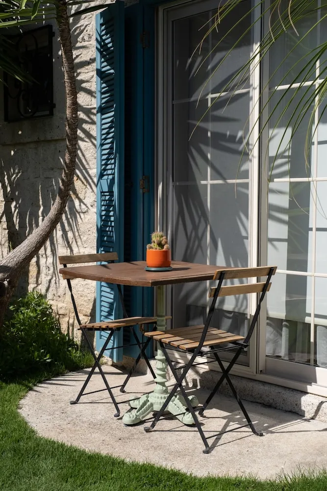 Comfort Tek Büyük Yataklı Oda, Havuz Manzaralı