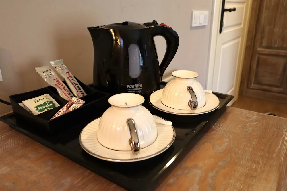 Comfort Tek Büyük Yataklı Oda, Havuz Manzaralı