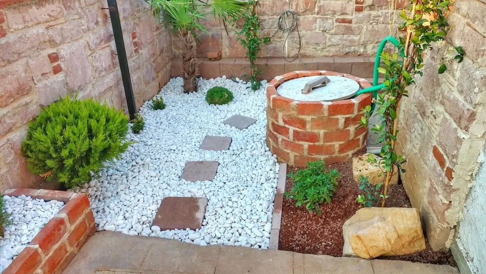 Deluxe Üç Kisilik Oda Yari Zemin Kat Pencereli