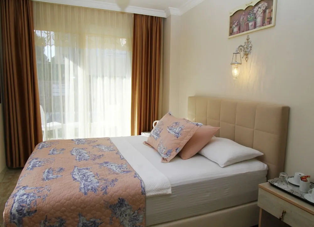 Deluxe Tek Büyük Yataklı Oda