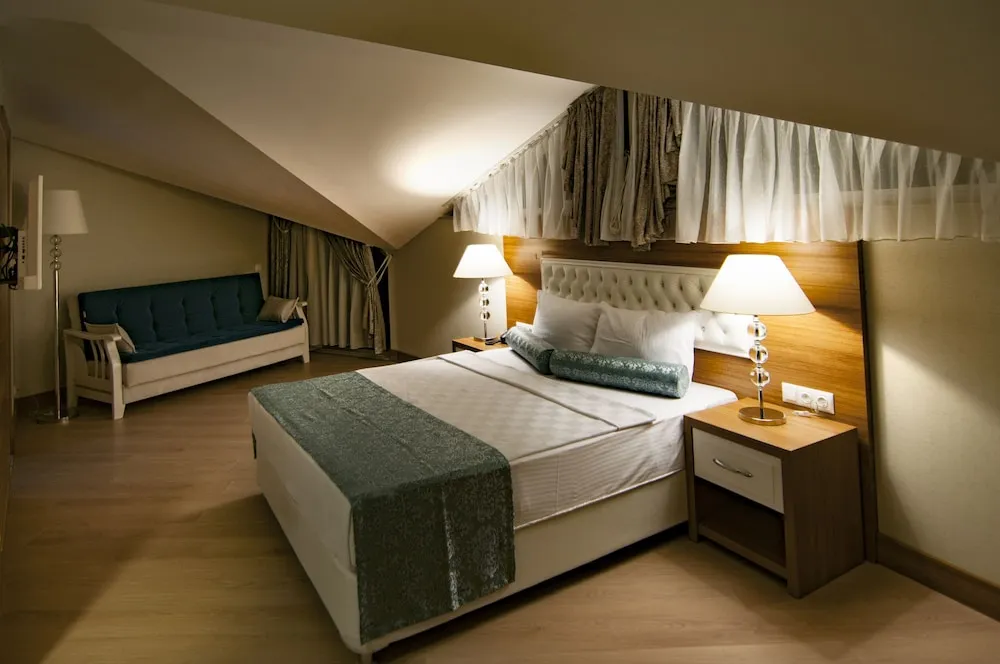 Family Room, Üç Kişilik Oda, Çatı Katı