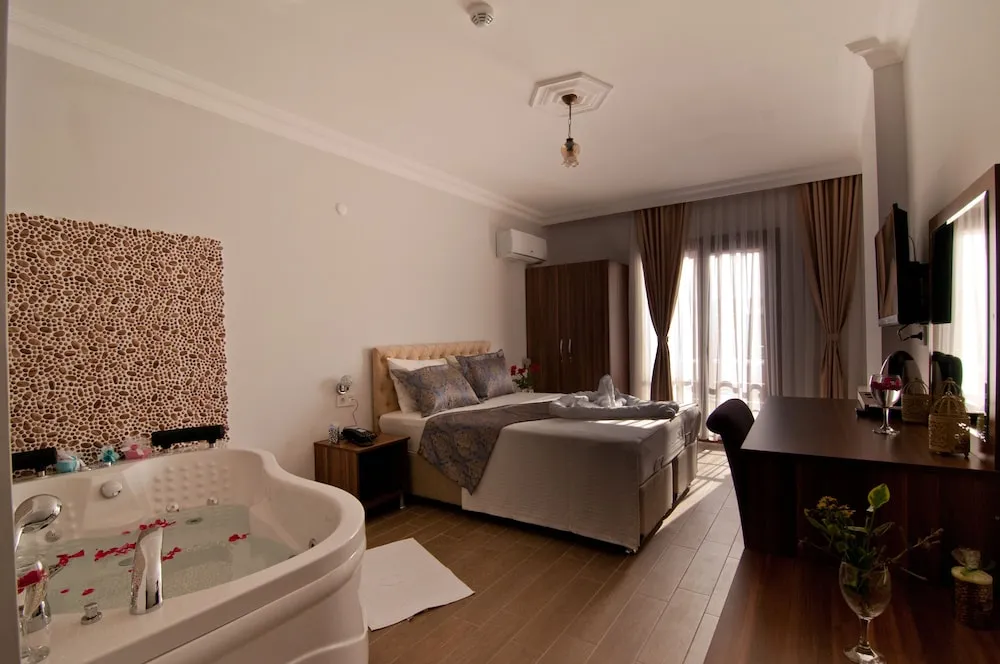 Luxury Tek Büyük Yataklı Oda