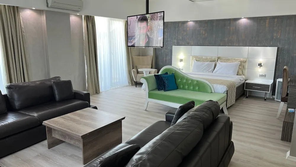 BALKONLU PRINCE SUITE