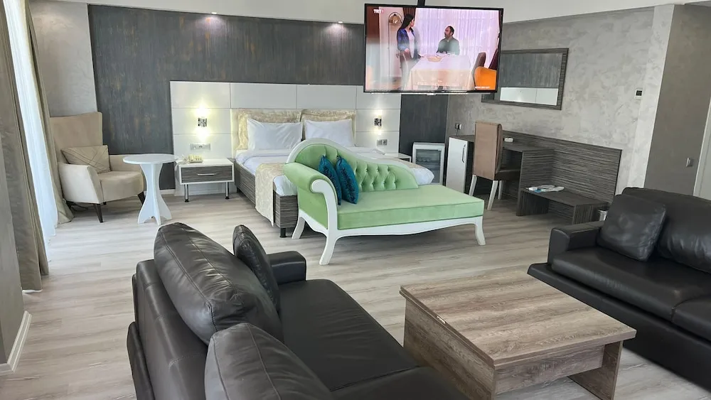 BALKONLU PRINCE SUITE